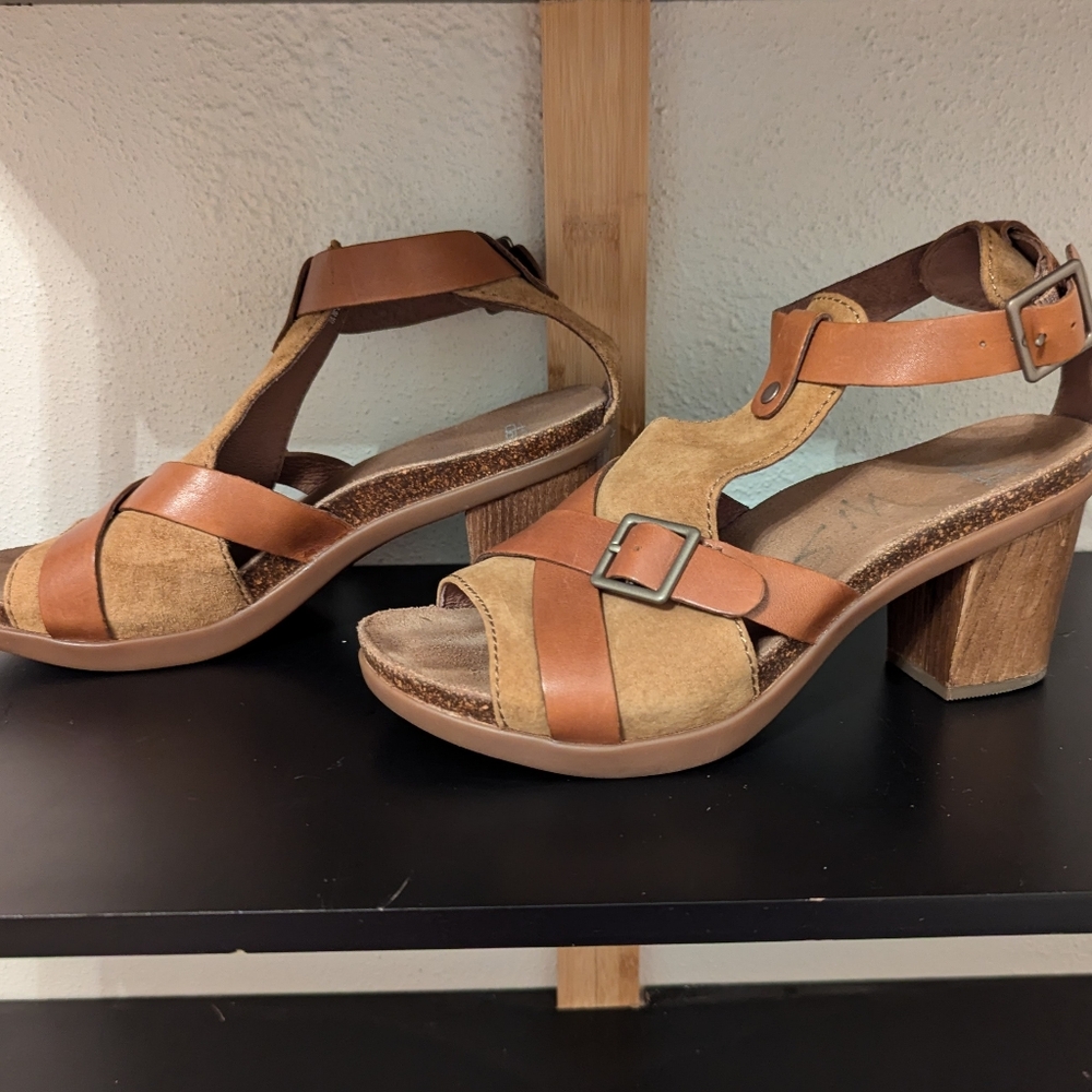 Dansko Block Wooden Heel Sandal 38 - Picture 3 of 9